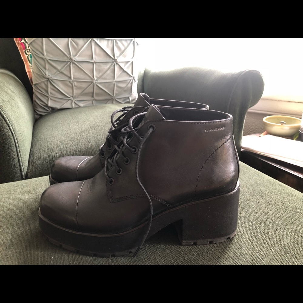 Vagabond chunky black lace up boot